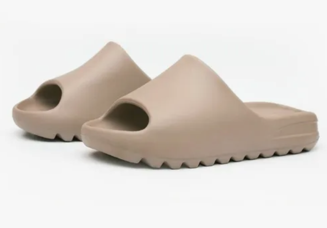 Yeezy Slide: Lujo Minimalista para tus Pies